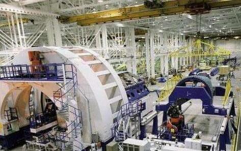 深入推进新型工业化：布局高端，迈上产业新台阶