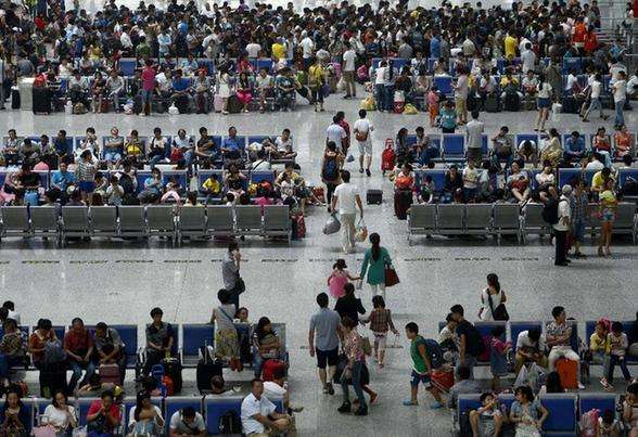 铁路暑运连续一个月日客流超千万