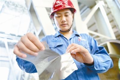 中国宝武太钢“手撕钢”创新研发团队：超级不锈钢材料的闯关者