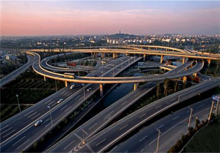 重大项目建设高标准高质量推进